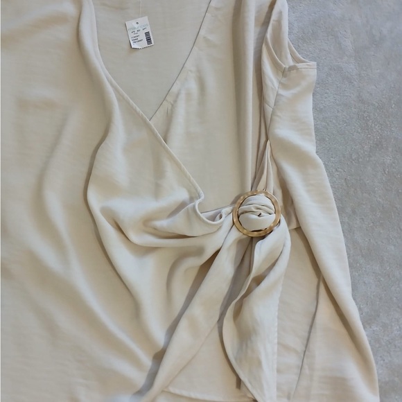 Maurices Womens Sleeveless Ivory Crossover Wrap Blouse Top Size 1 V-Neck Career - Picture 5 of 12